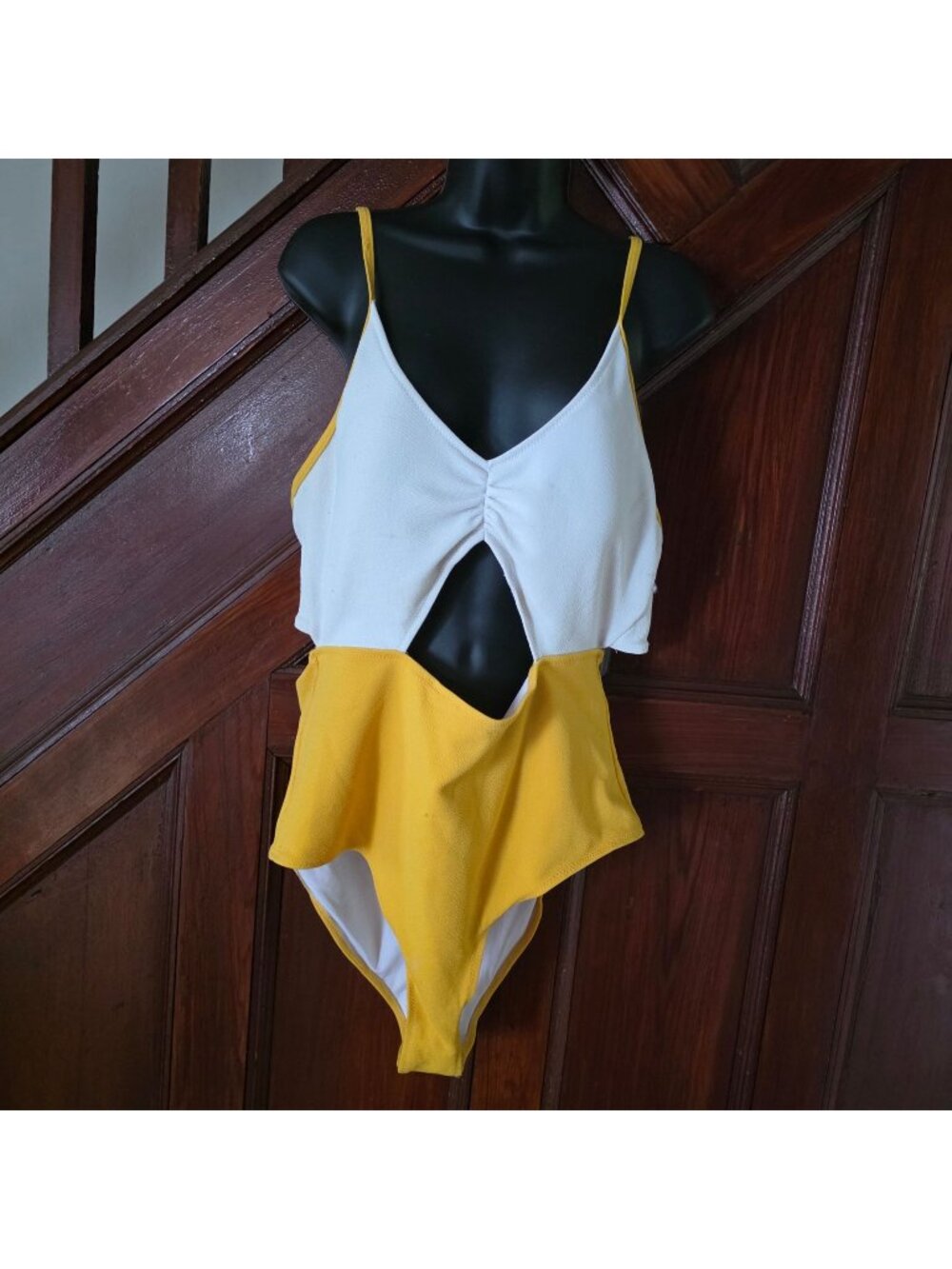 Cupshe Yellow & White Cutout One-Piece Swimsuit XL  Trendy Summer Beachwear